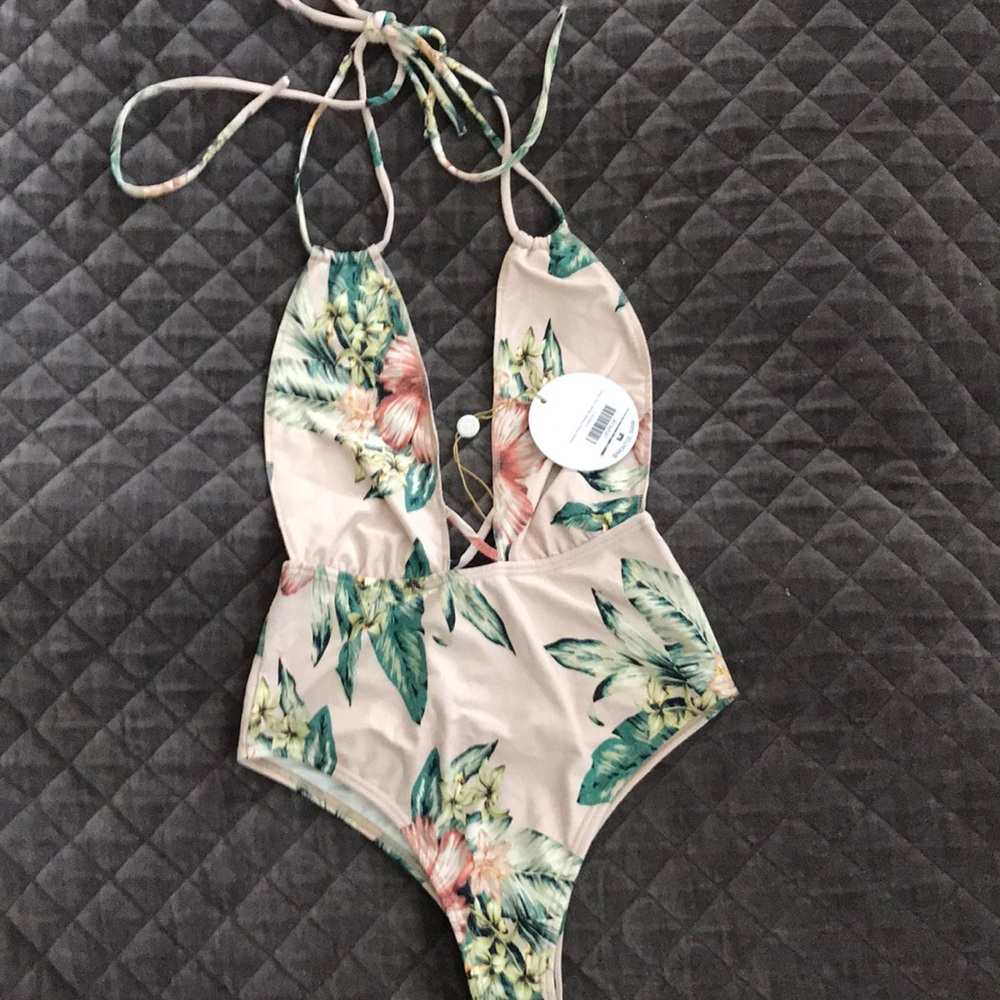 Montce Tommi Floral Private beach 1 piece